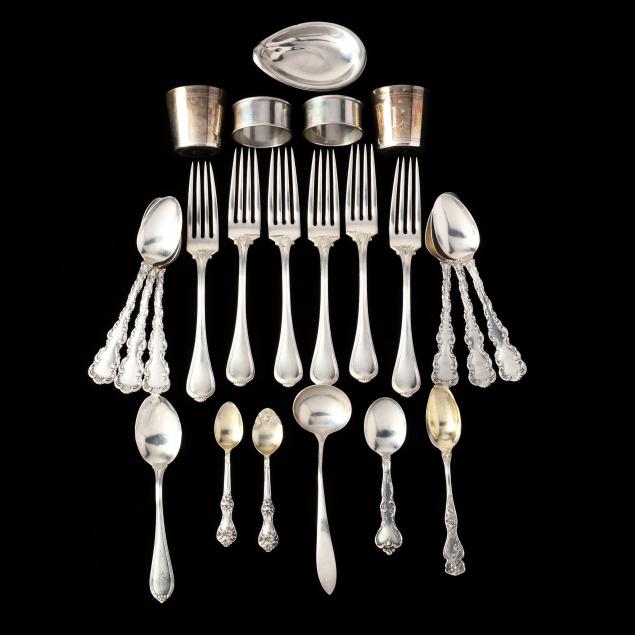 A GROUPING OF STERLING SILVER FLATWARE 346521