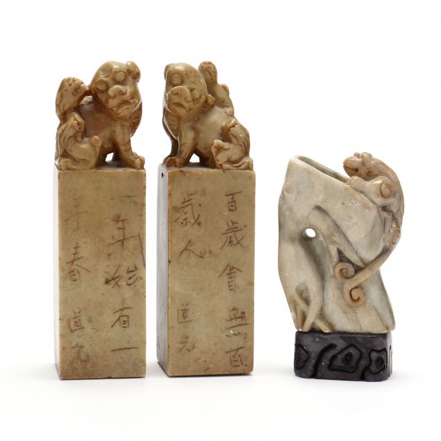A PAIR OF CHINESE CARVED SOAPSTONE 3496e9