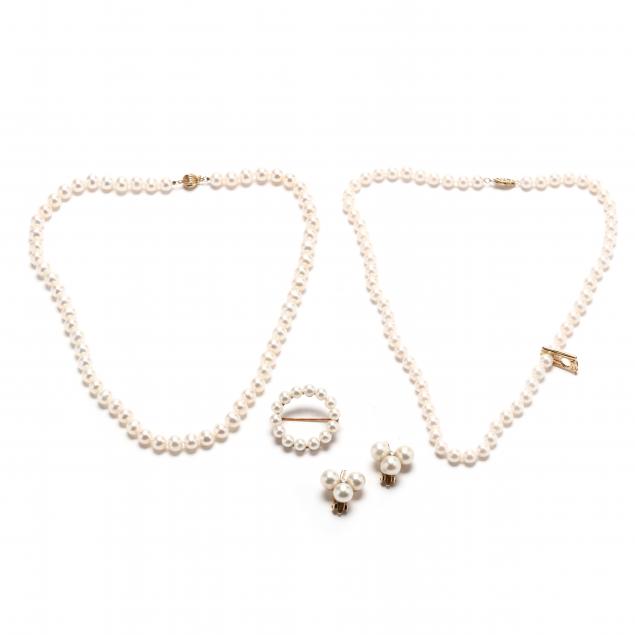 GROUP OF PEARL JEWELRY ITEMS To 3482c3