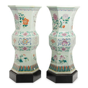 A Pair of Large Chinese Famille 34b56a