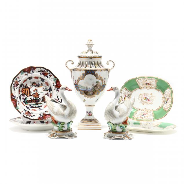  A SELECTION OF CONTINENTAL PORCELAINS 34b8c4