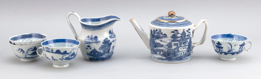 SIX PIECES OF BLUE AND WHITE CHINESE 34bdc0