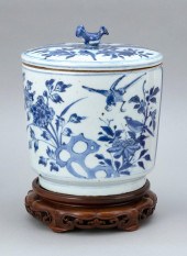 CHINESE BLUE AND WHITE PORCELAIN COVERED