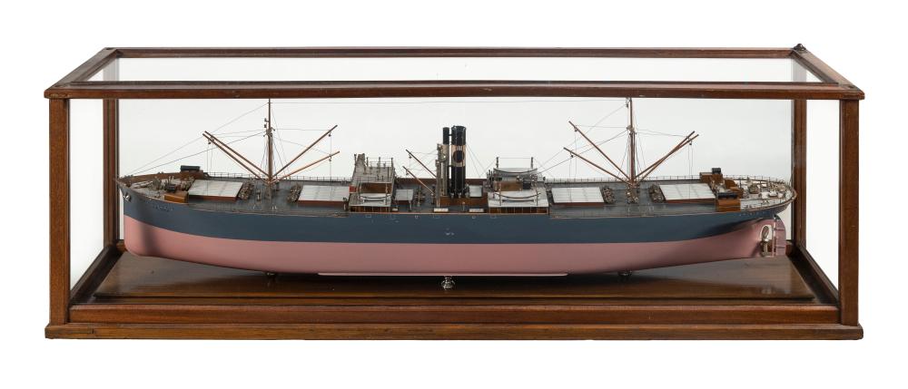 FINE BUILDER S MODEL OF THE SPOON BOW  34d970