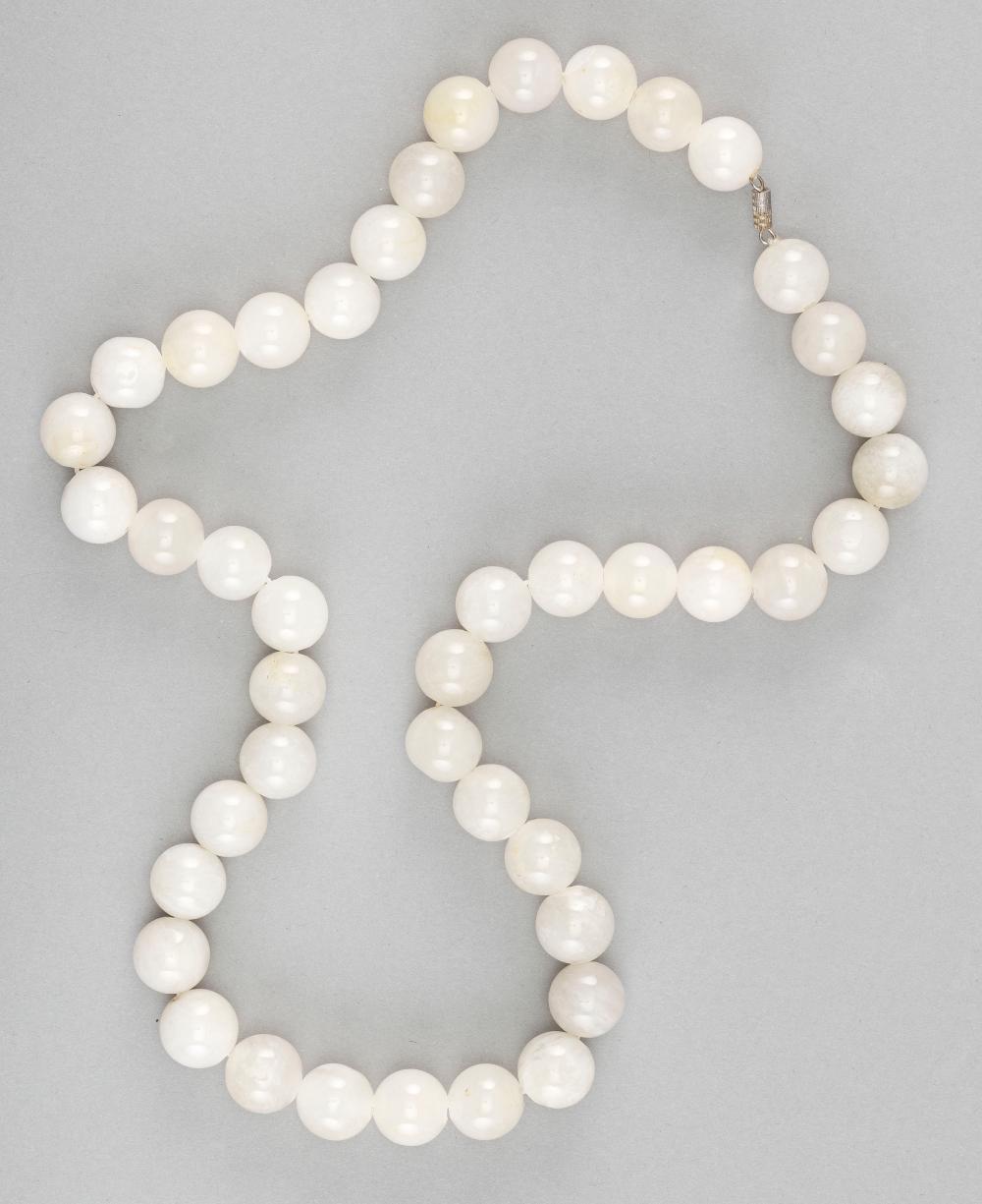 CHINESE WHITE JADE BEAD NECKLACE 351253