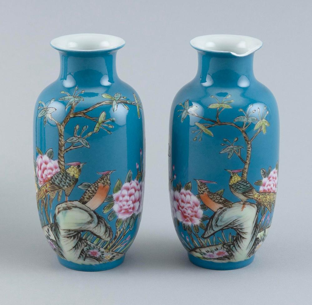 PAIR OF DIMINUTIVE CHINESE FAMILLE 351820