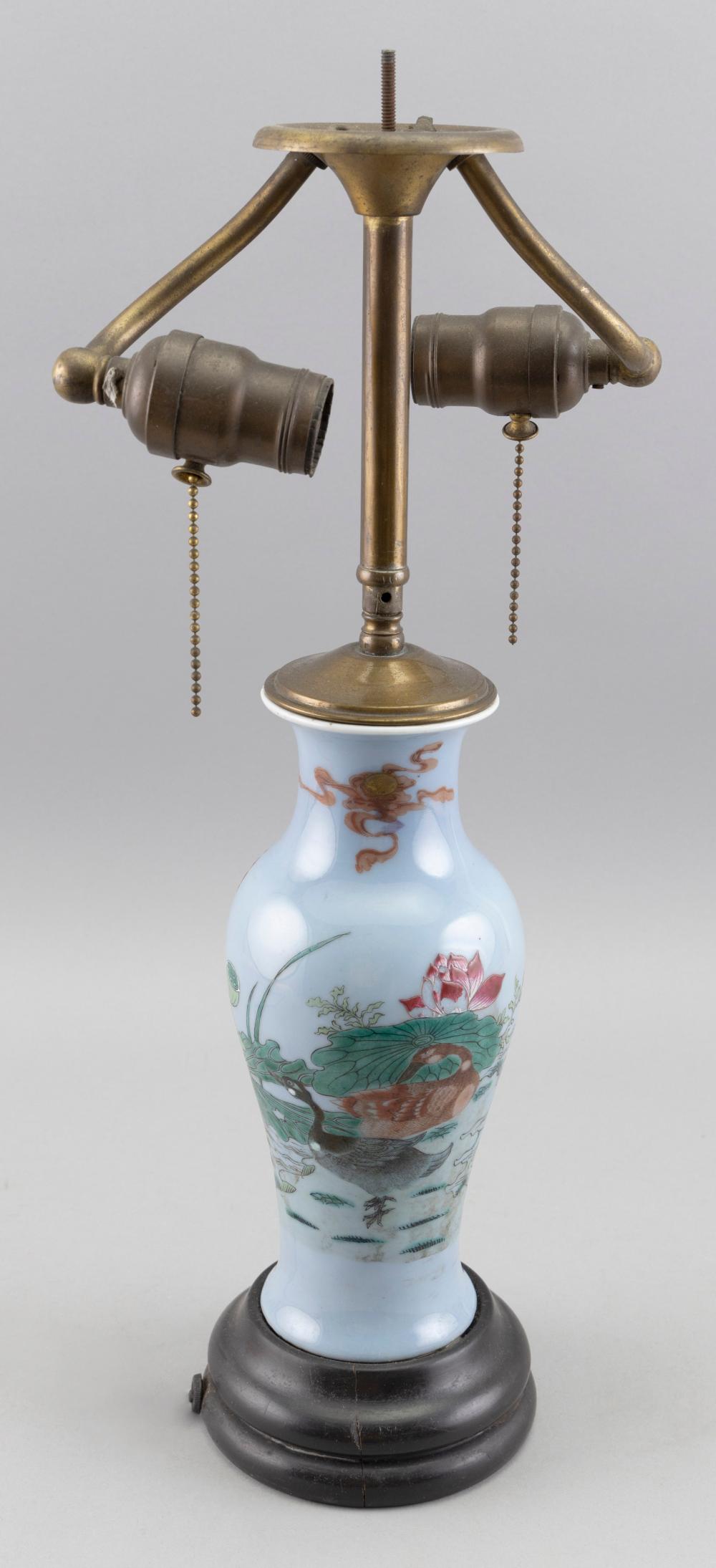 CHINESE PORCELAIN TABLE LAMP LATE 34fc61