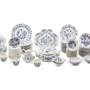 A Meissen Blue Onion Porcelain 352667
