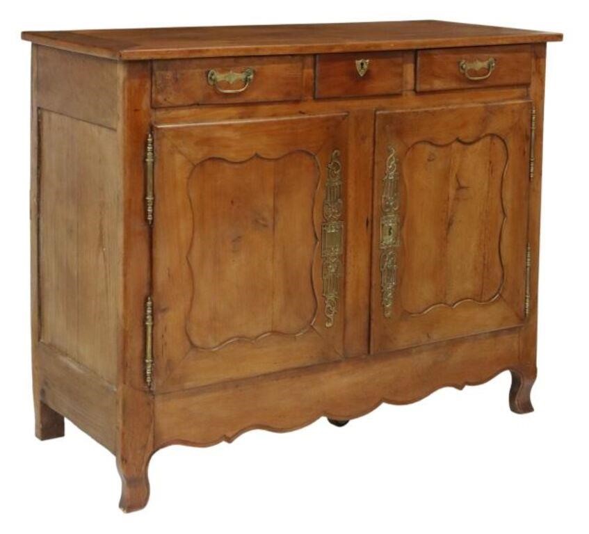 FRENCH PROVINCIAL FRUITWOOD SIDEBOARD 355bb6