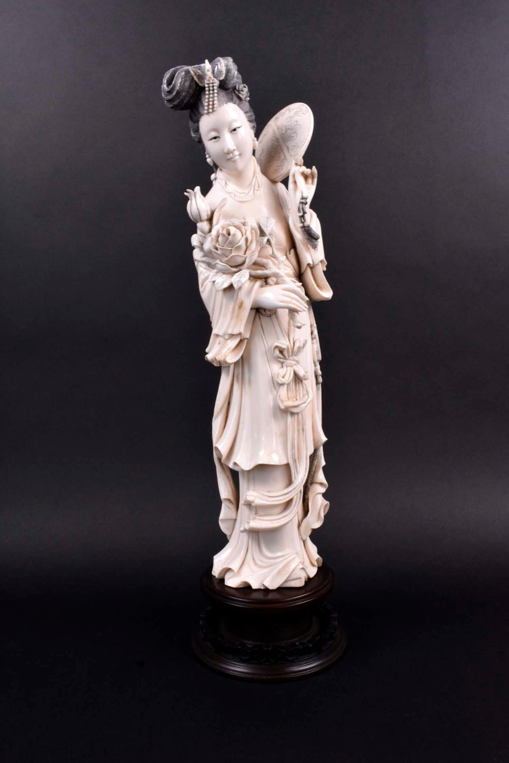 FINE CHINESE CARVED FIGURE OF A 3543b3