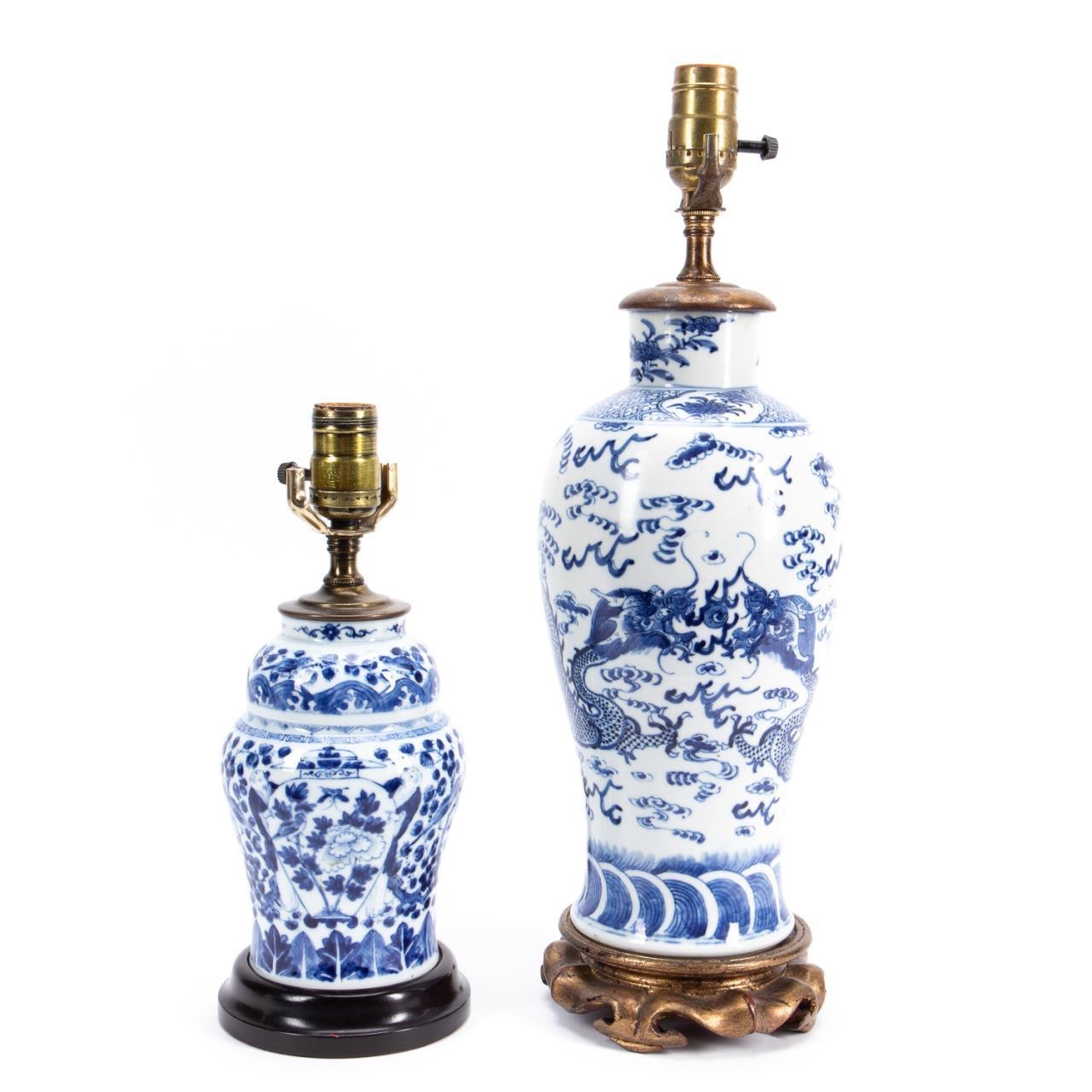 TWO CHINESE BLUE WHITE VASES 35826b