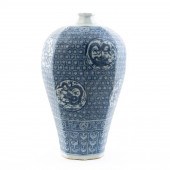 CHINESE BLUE AND WHITE MING STYLE MEIPING