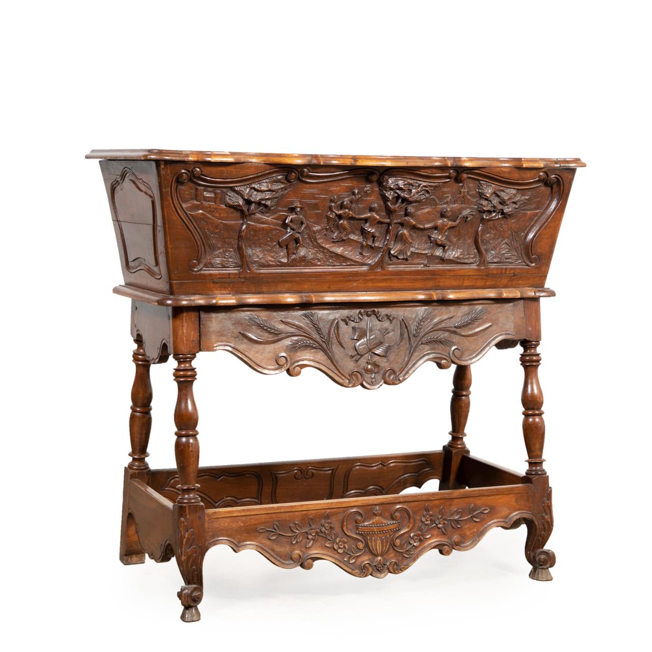 FRENCH PROVINCIAL CARVED WALNUT 358333