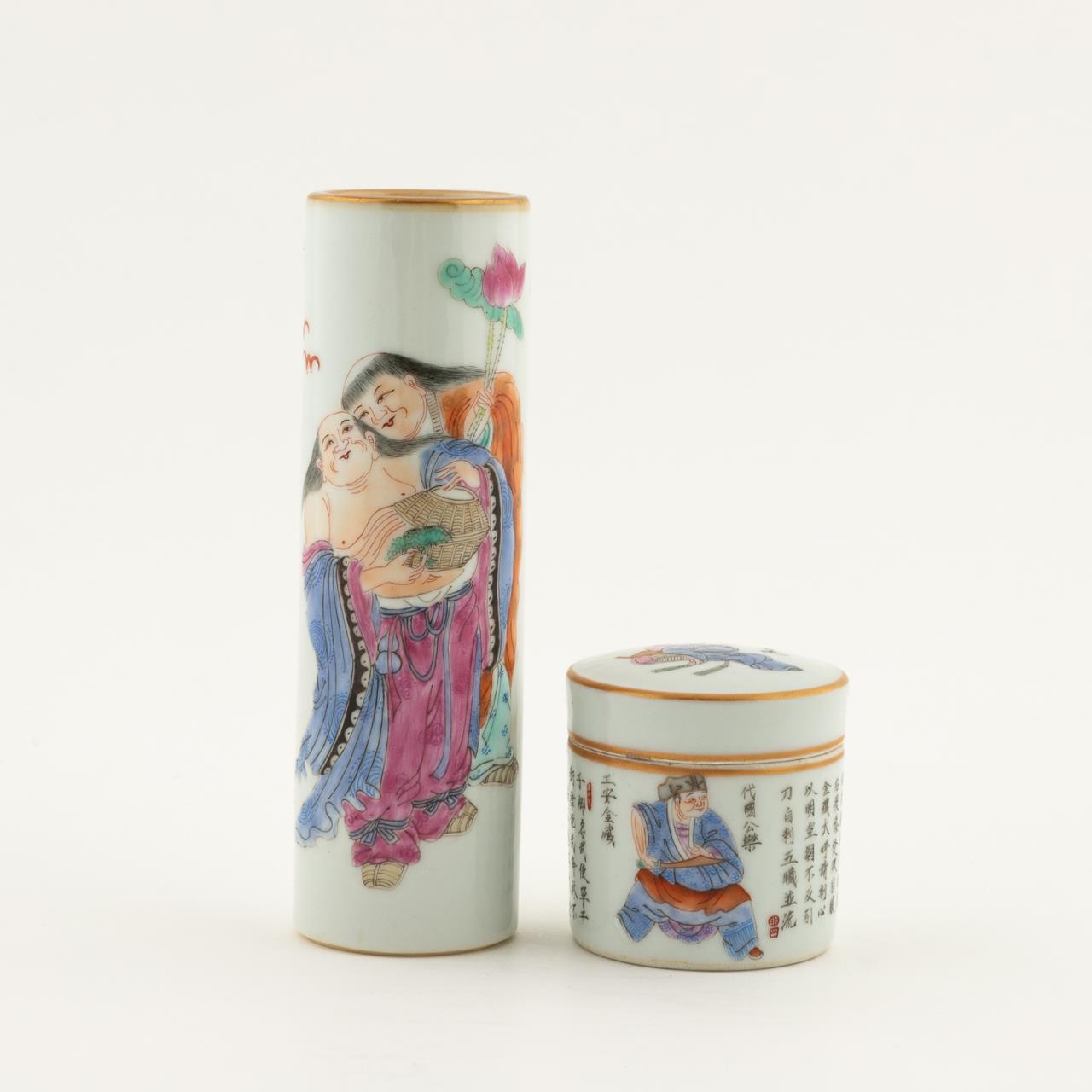 2 CHINESE SMALL FAMILLE ROSE PORCELAIN 35a010
