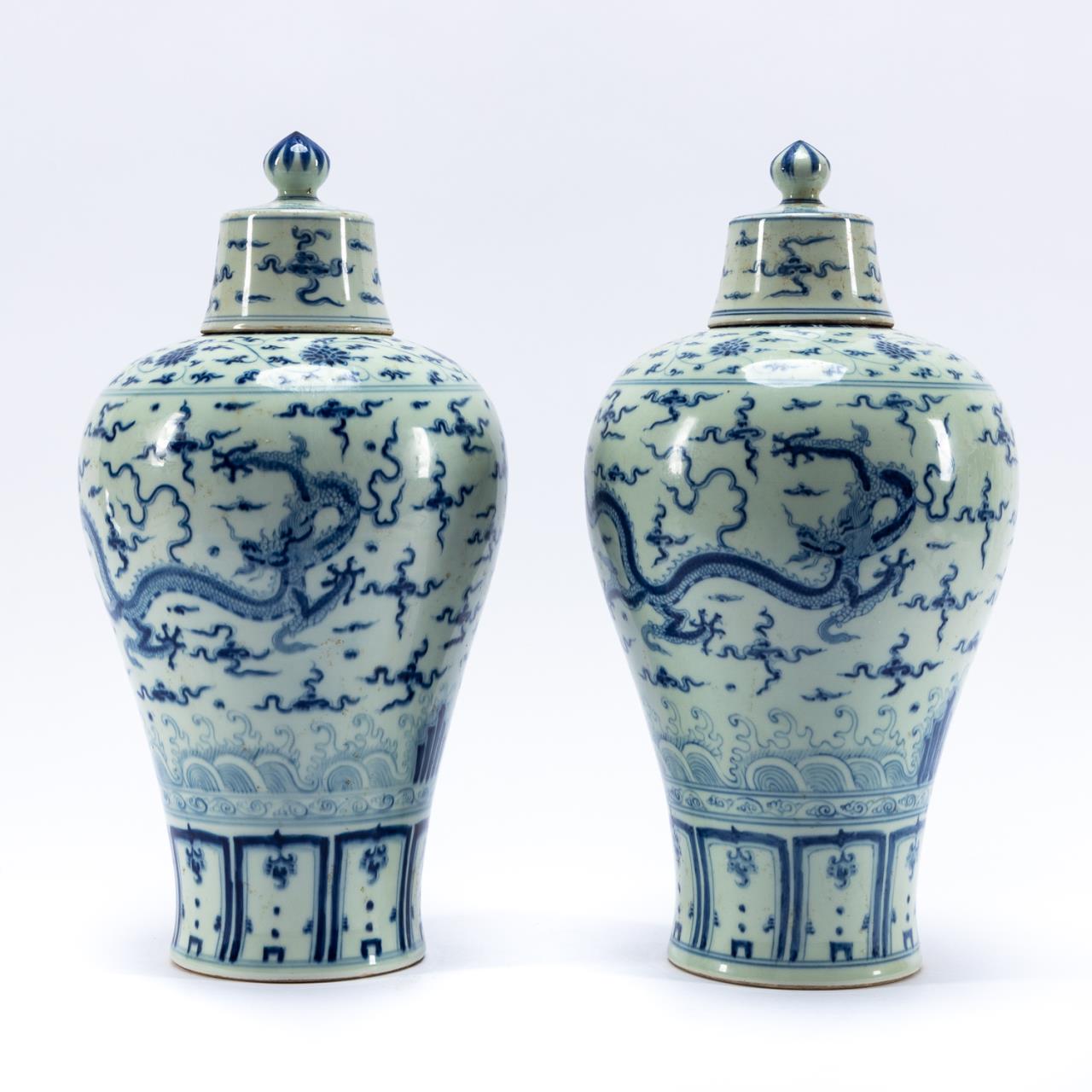 PAIR CHINESE BLUE WHITE LIDDED 35a9ce