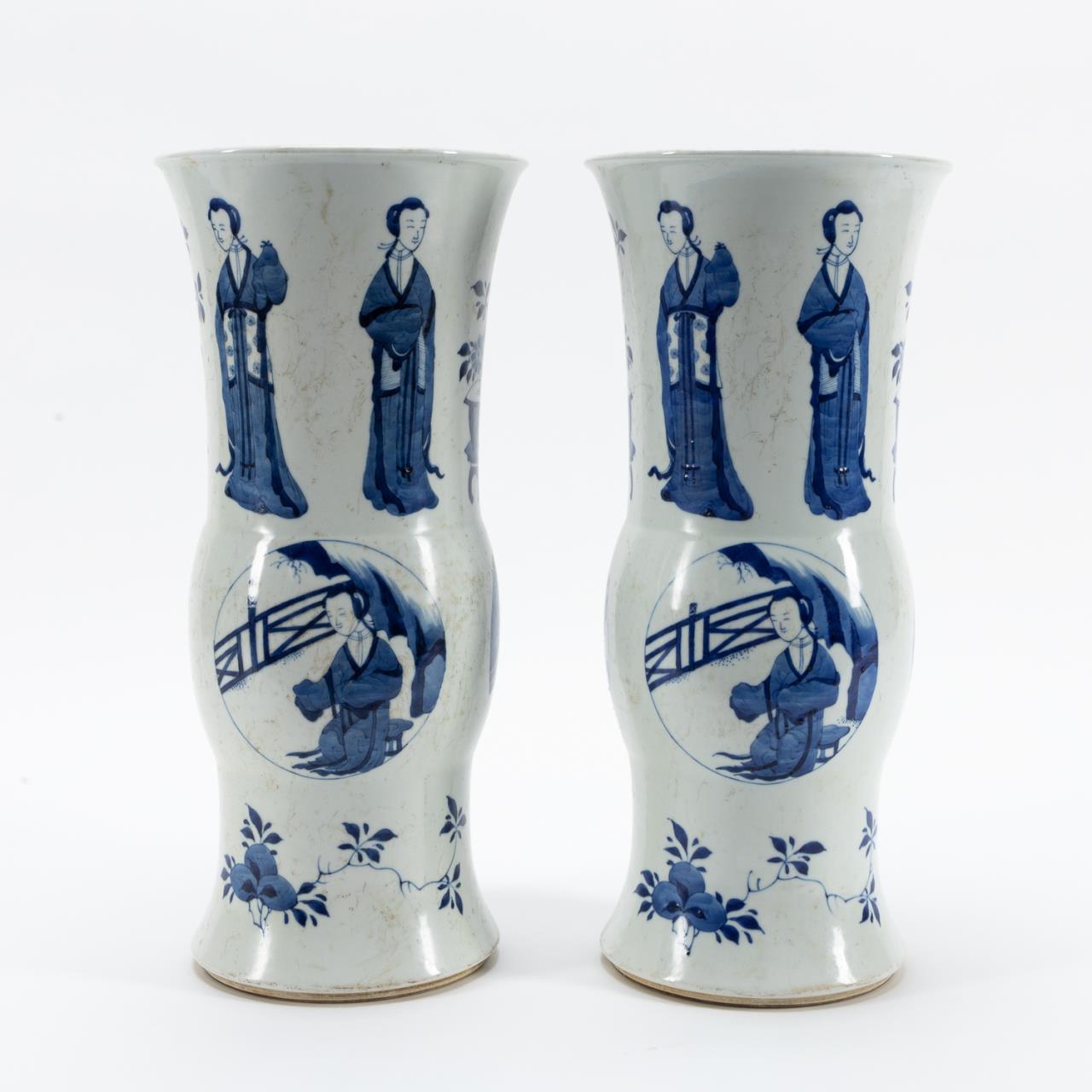PAIR CHINESE BLUE WHITE FIGURAL 35aa10