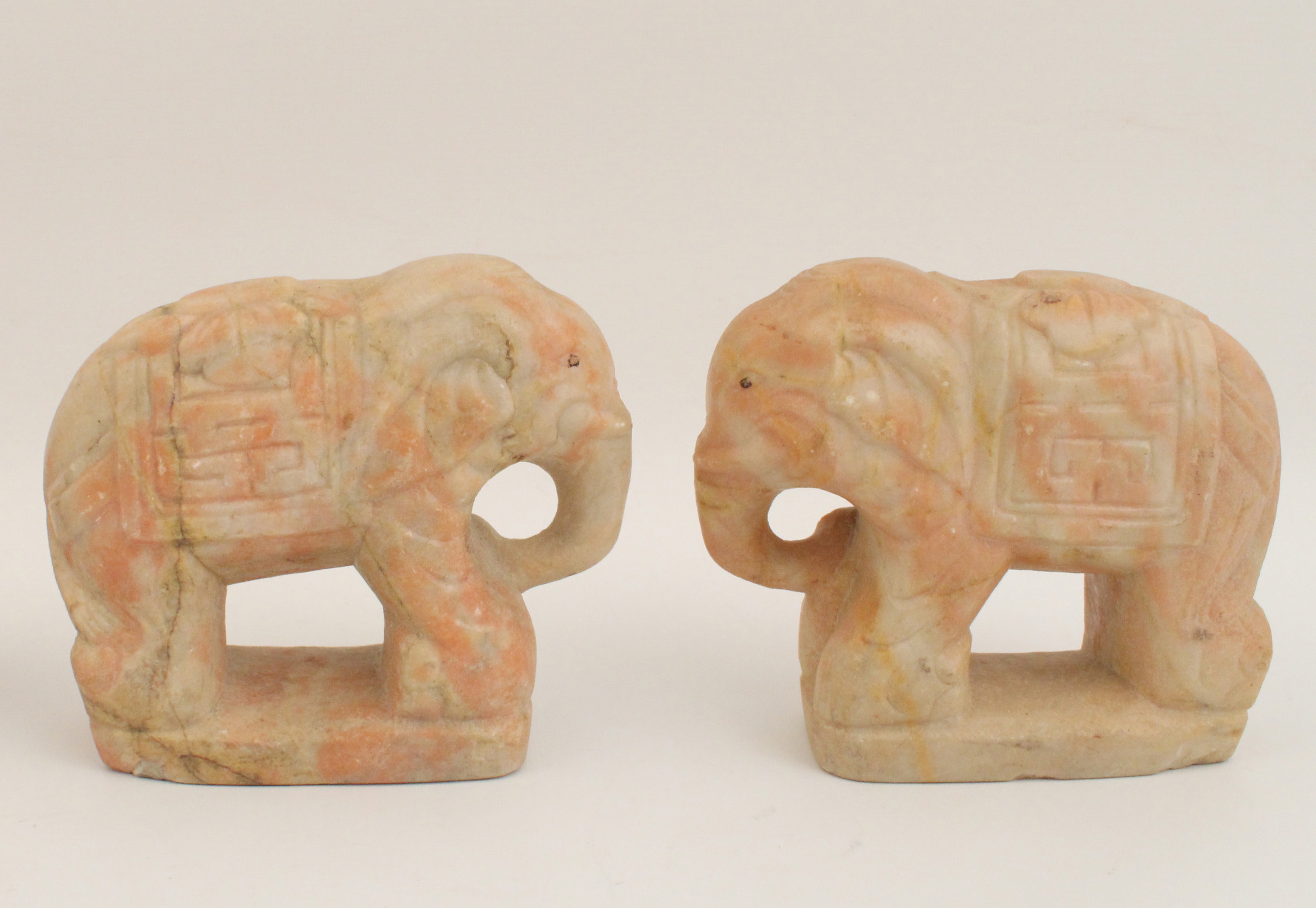 PAIR OF CARVED CHINESE SOAPSTONE 35f10c