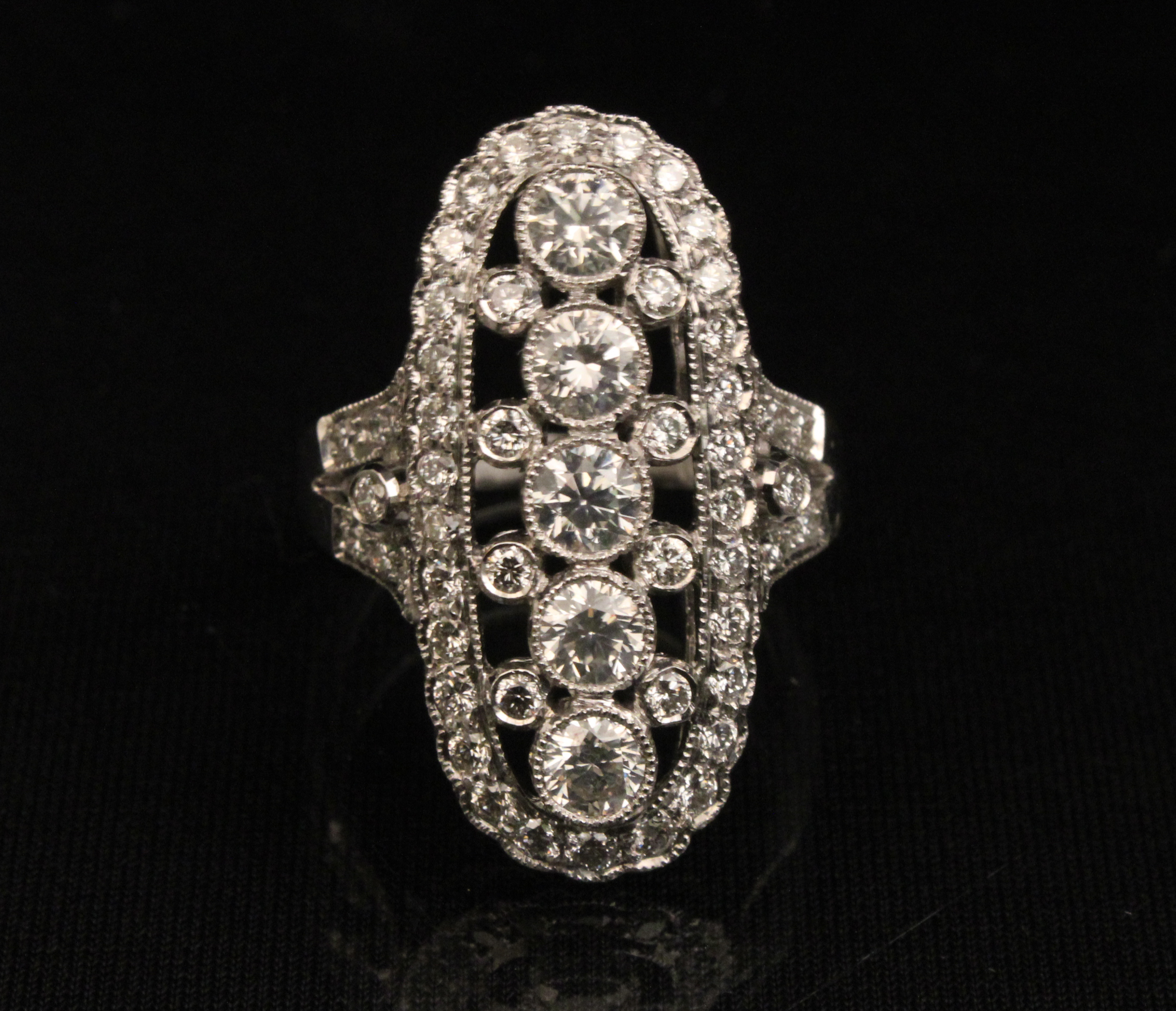 18K WHITE GOLD AND DIAMOND RING 35fac9