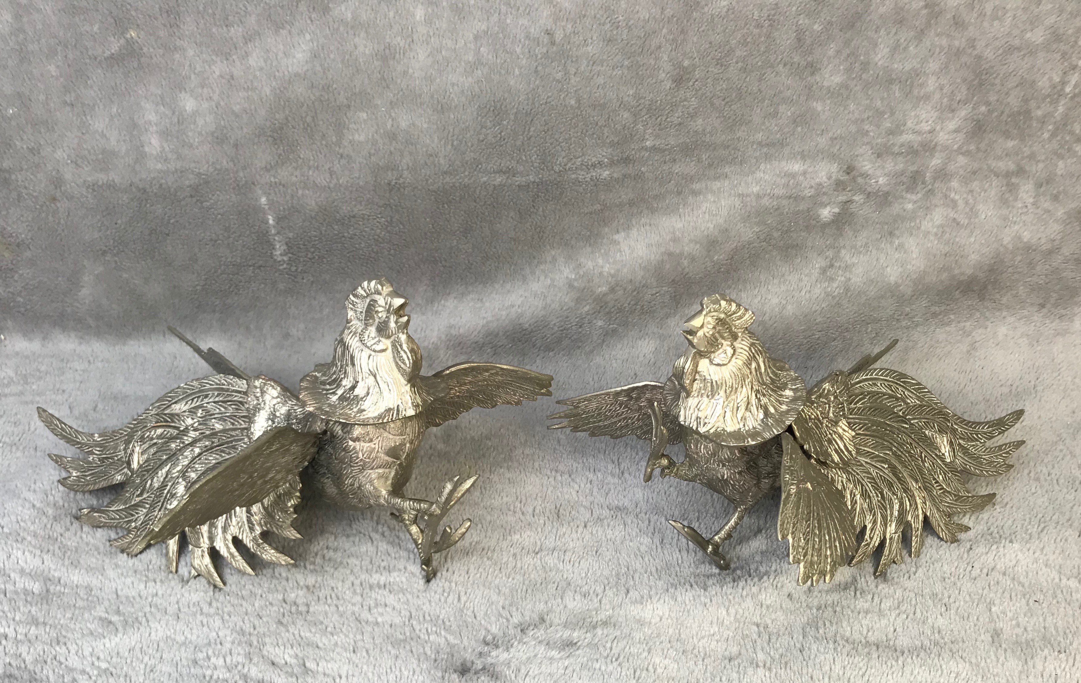 2 SILVER PLATE ROOSTER TABLE ORNAMENTS 35fc2e