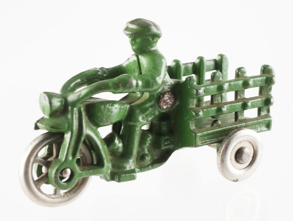 HUBLEY CAST IRON TOY COP MOTORCYCLE 364320