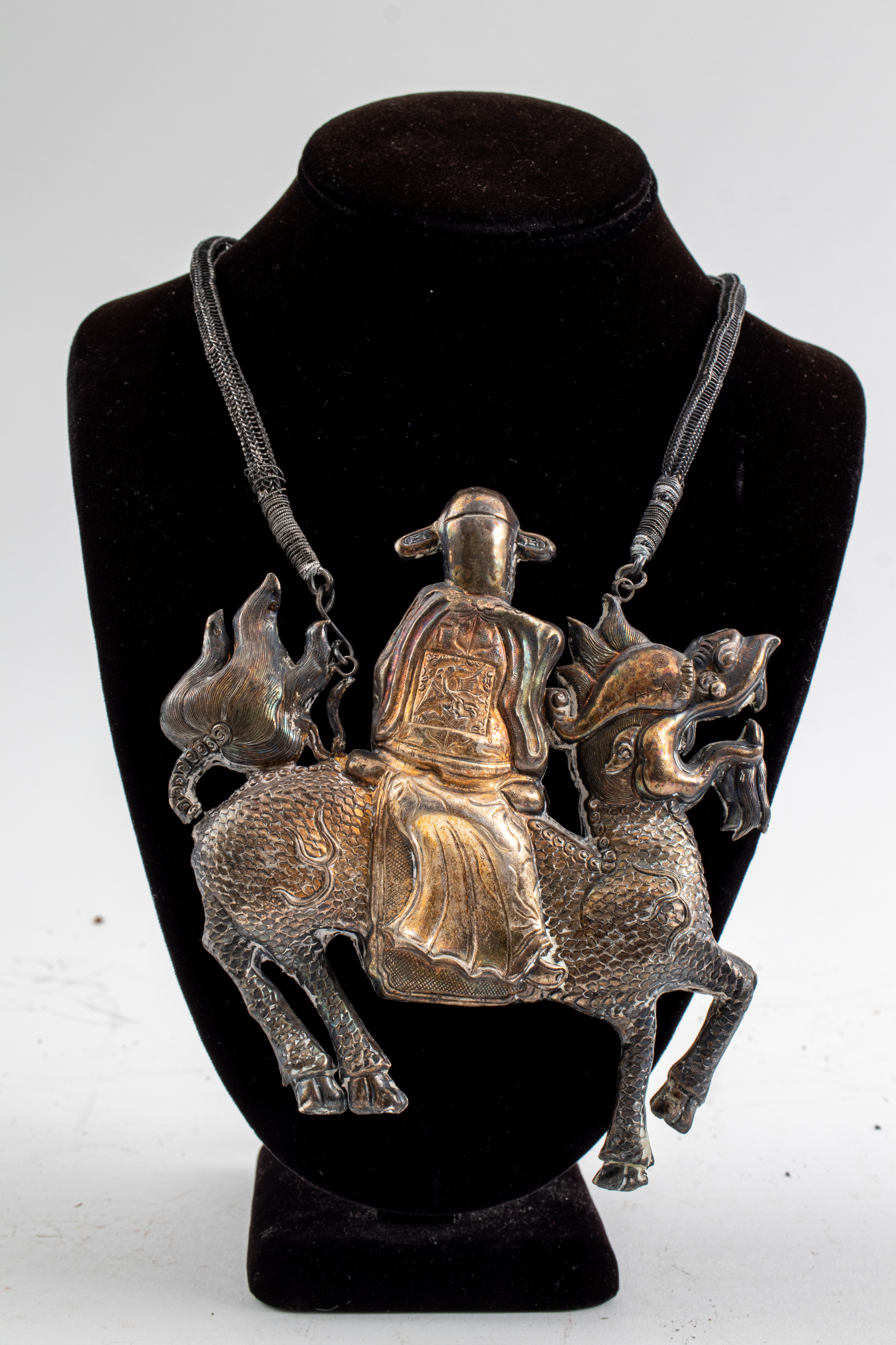 CHINESE SILVER NECKLACE WITH QILIN 363844