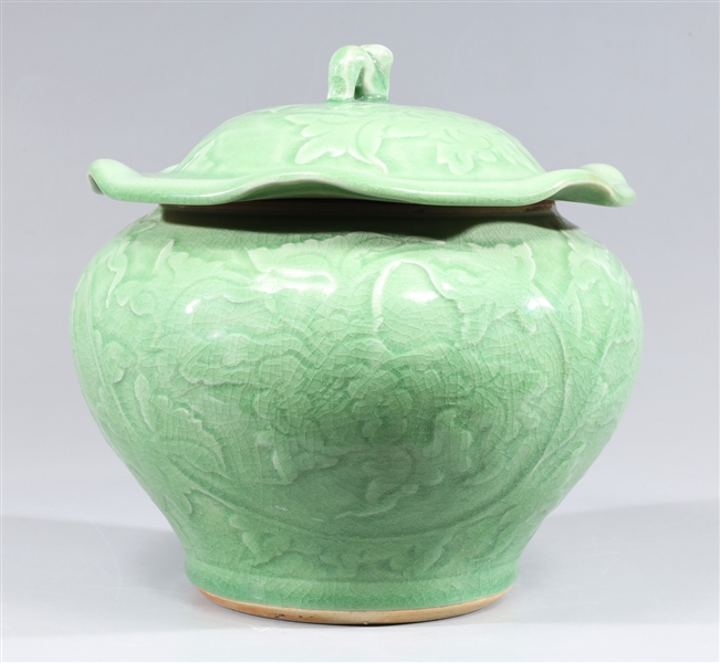 Chinese ceramic celadon glaze covered 366a8d