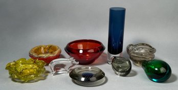 Nine pieces of art glass including  366ee9