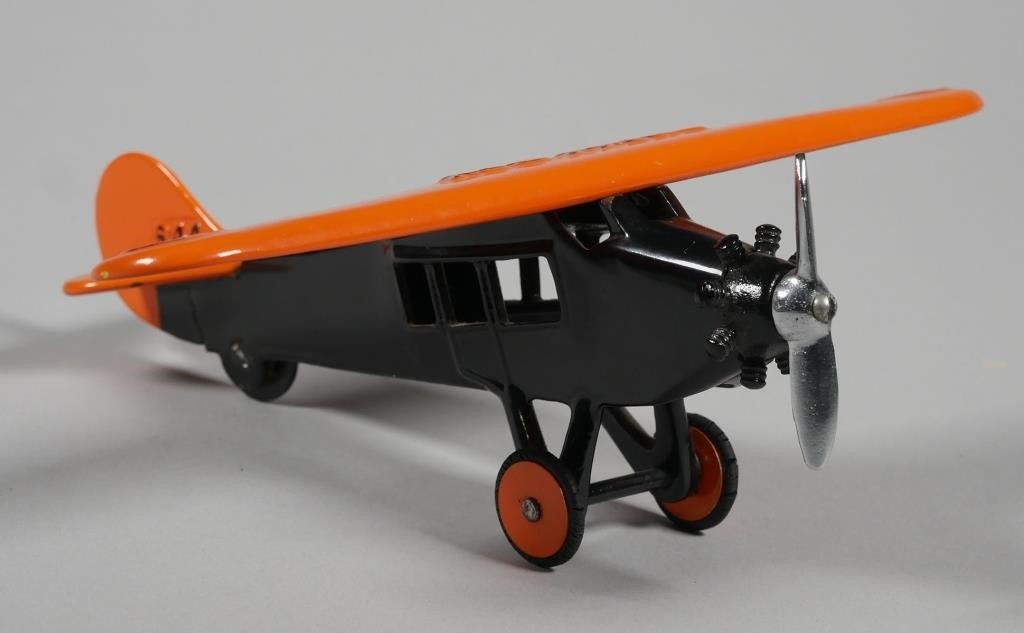 DENT CAST IRON TOY AIRPLANE LUCKY 365533