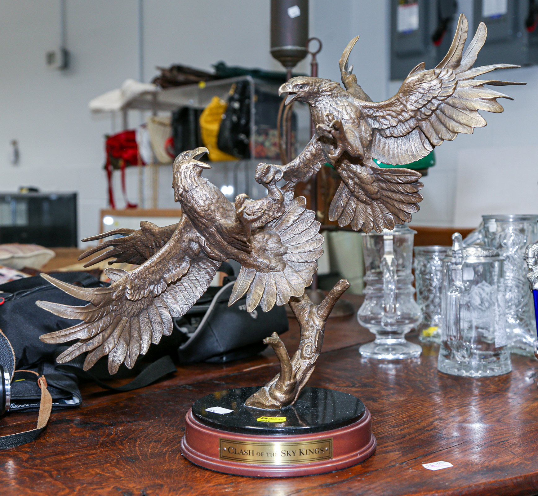 BRONZE SCULPTURE OF FIGHTING EAGLES 369dae