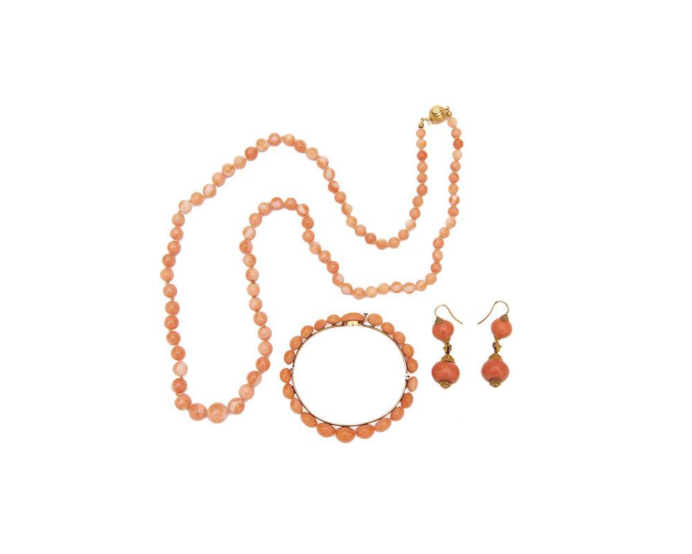 COLLECTION OF GOLD AND CORAL JEWELRYCollection 367f18