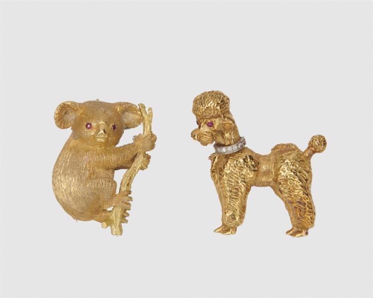 TWO GOLD AND GEMSET ANIMAL BROOCHESTwo 3680d0