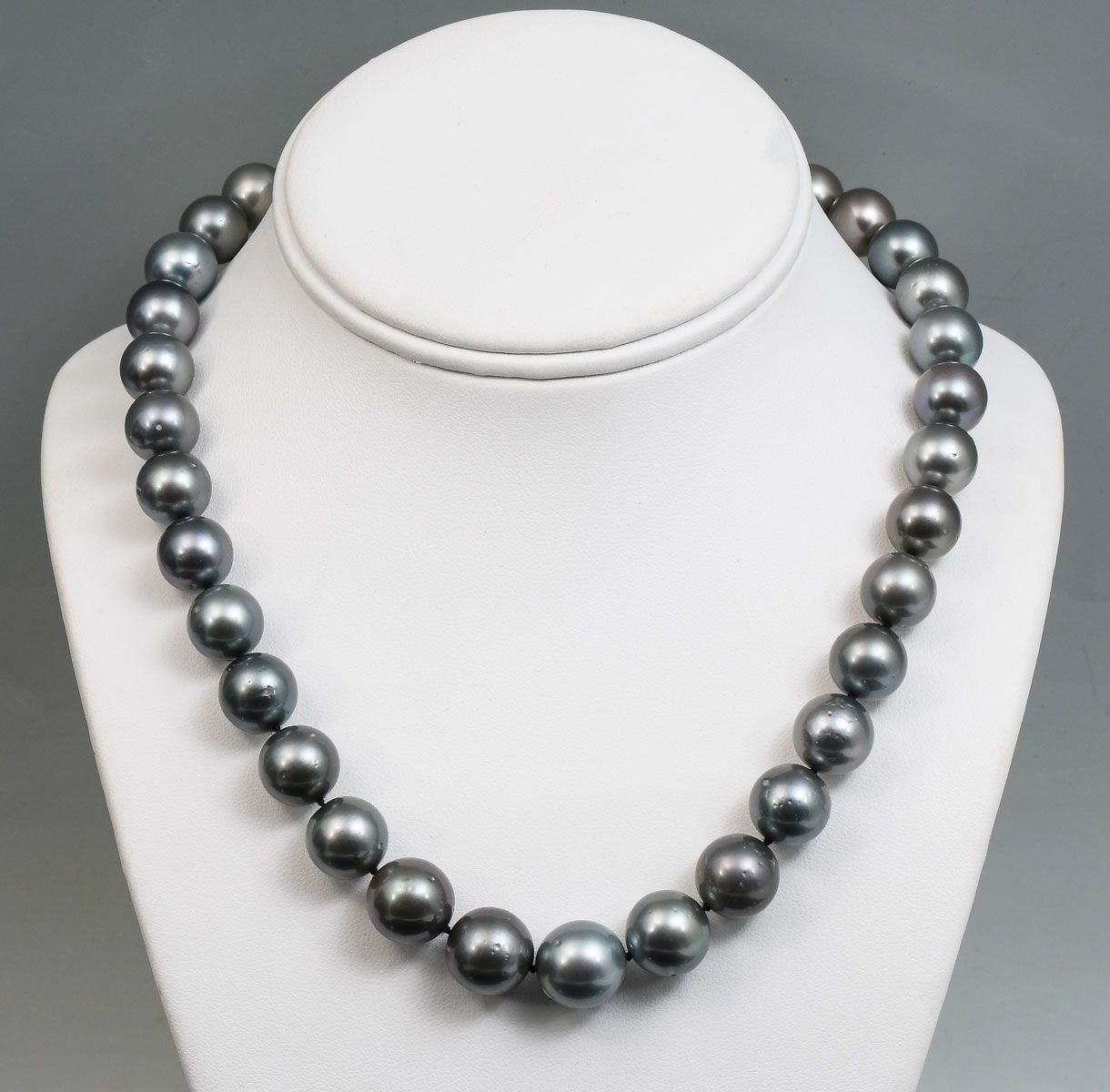 TAHITIAN BLACK CULTURED PEARL NECKLACE  36bd03