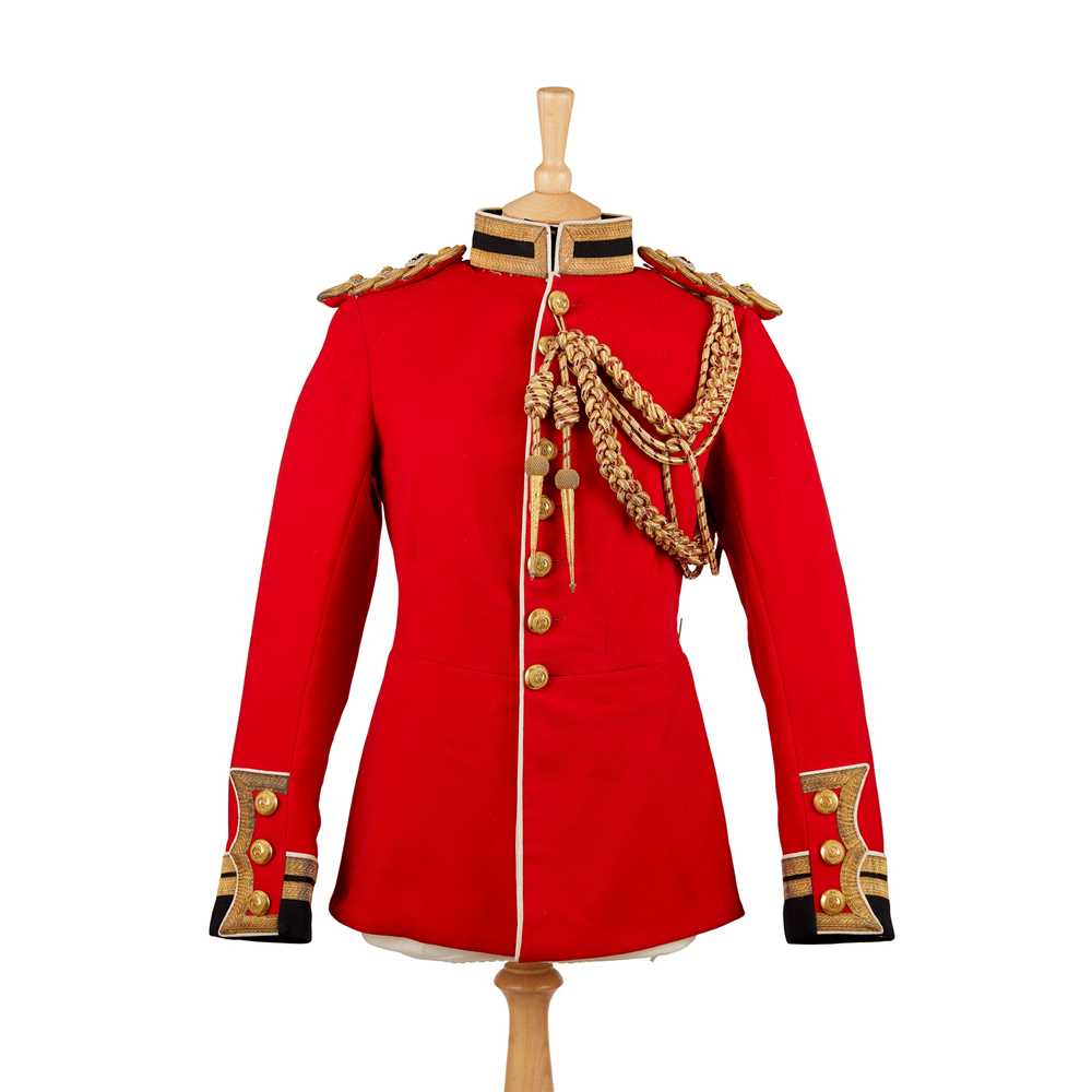 BRITISH MILITARY RED COAT AND BLACK 36e51d
