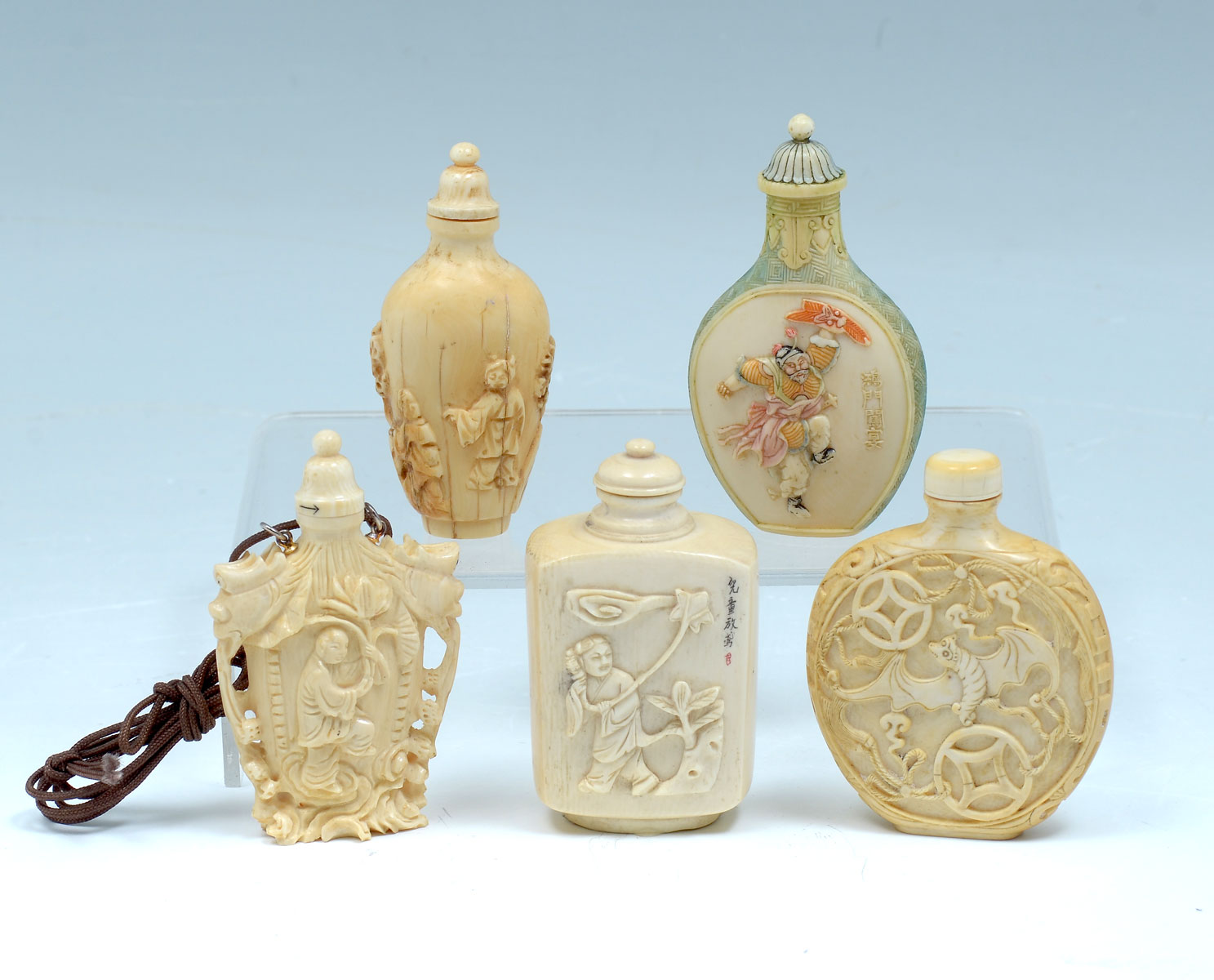5 CHINESE CARVED IVORY SNUFF BOTTLES  36d206