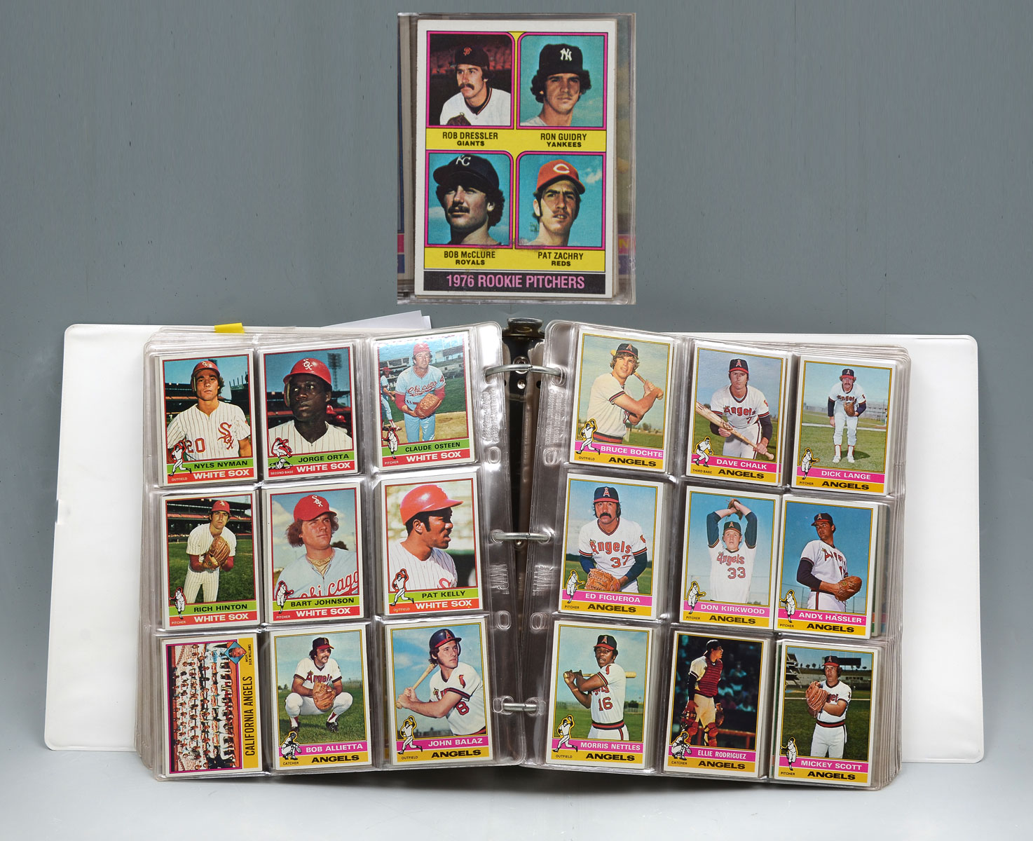 NEARLY COMPLETE 1976 TOPPS ALBUM 36f4c8