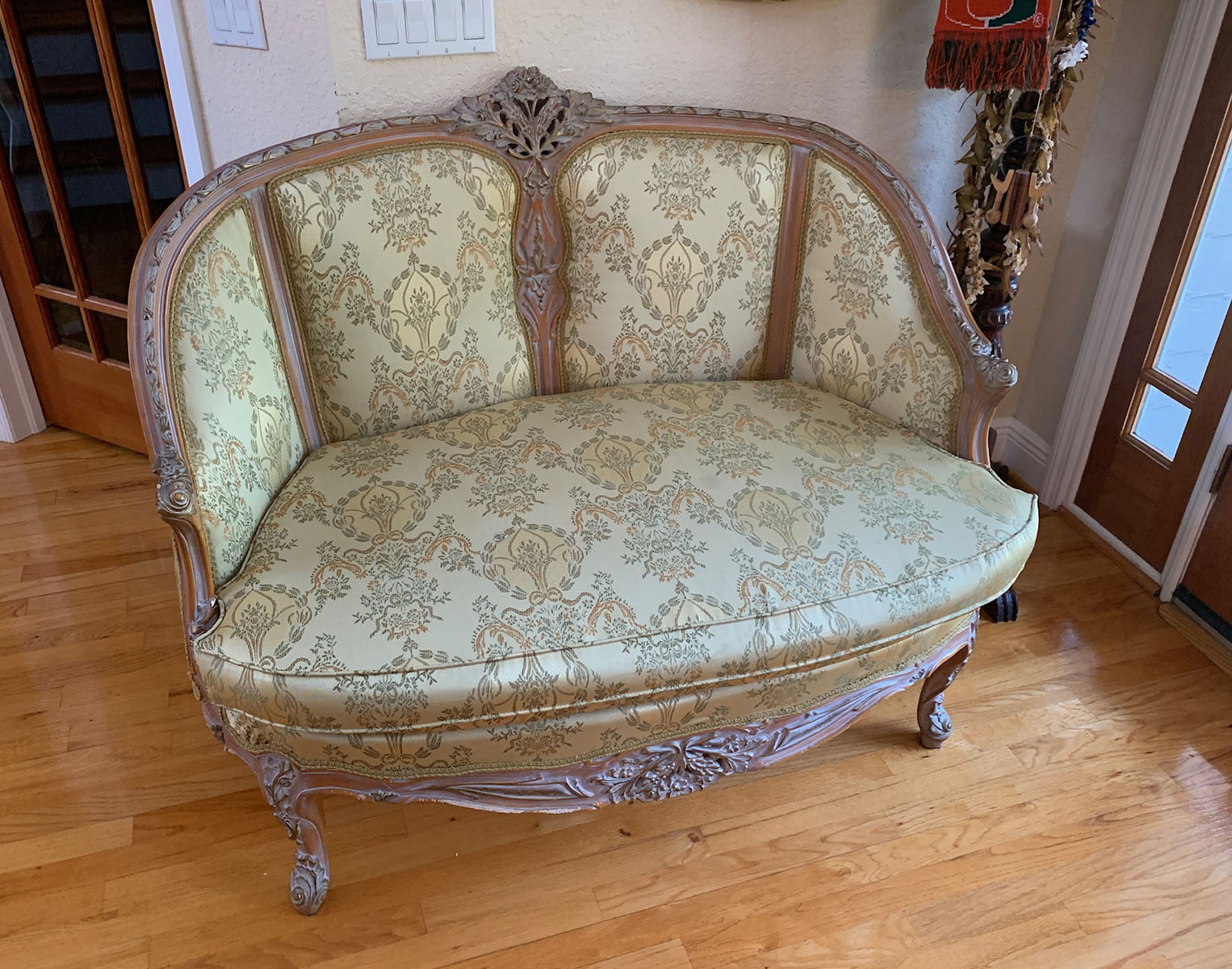 FRENCH CARVED SETTEE: Carved French