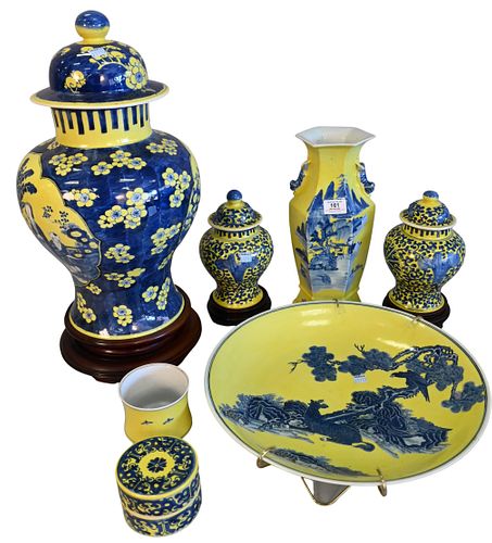 SEVEN PIECE CHINESE PORCELAIN GROUPSeven 374496