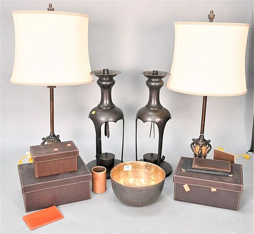 GROUP OF DECORATIVE ITEMS TO INCLUDE 377620