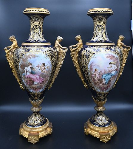 PAIR OF LARGE FRENCH PORCELAIN 377e76