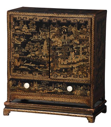 CHINESE LACQUERED AND GILT CABINET 3783bc