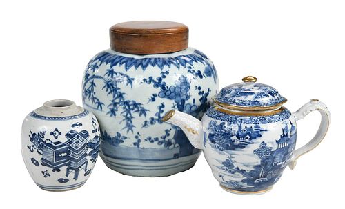 THREE CHINESE BLUE AND WHITE PORCELAIN 378905