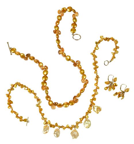 THREE PIECES GOLD PEARL AND GEMSTONE 379bd4