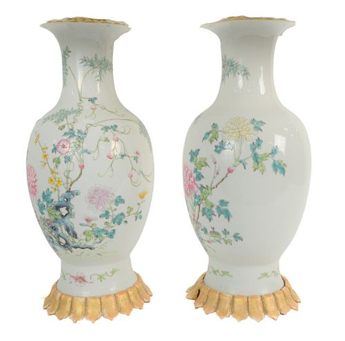 PAIR OF CHINESE FAMILLE ROSE VASES 379d9a