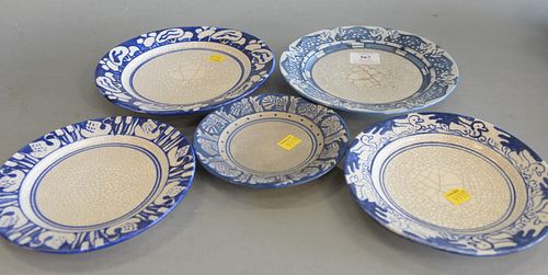 GROUP OF FIVE DEDHAM POTTERY PLATES 37a9ef