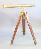 BRASS TELESCOPE ON WOOD AND BRASS 37af05