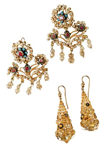TWO PAIRS ANTIQUE GOLD EARRINGScannetille 379630