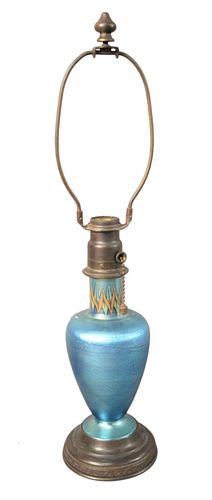 SMALL TIFFANY ART GLASS TABLE LAMP 379867