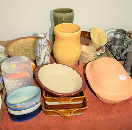 GROUP OF ASSORTED POTTERY AND CERAMIC 37b391