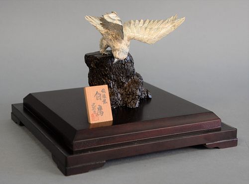 JAPANESE SILVER FALCON ON CARVED 37b684