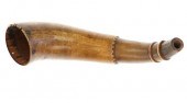 1775 SCRIMSHAW & CARVED STEER HORN POWDER